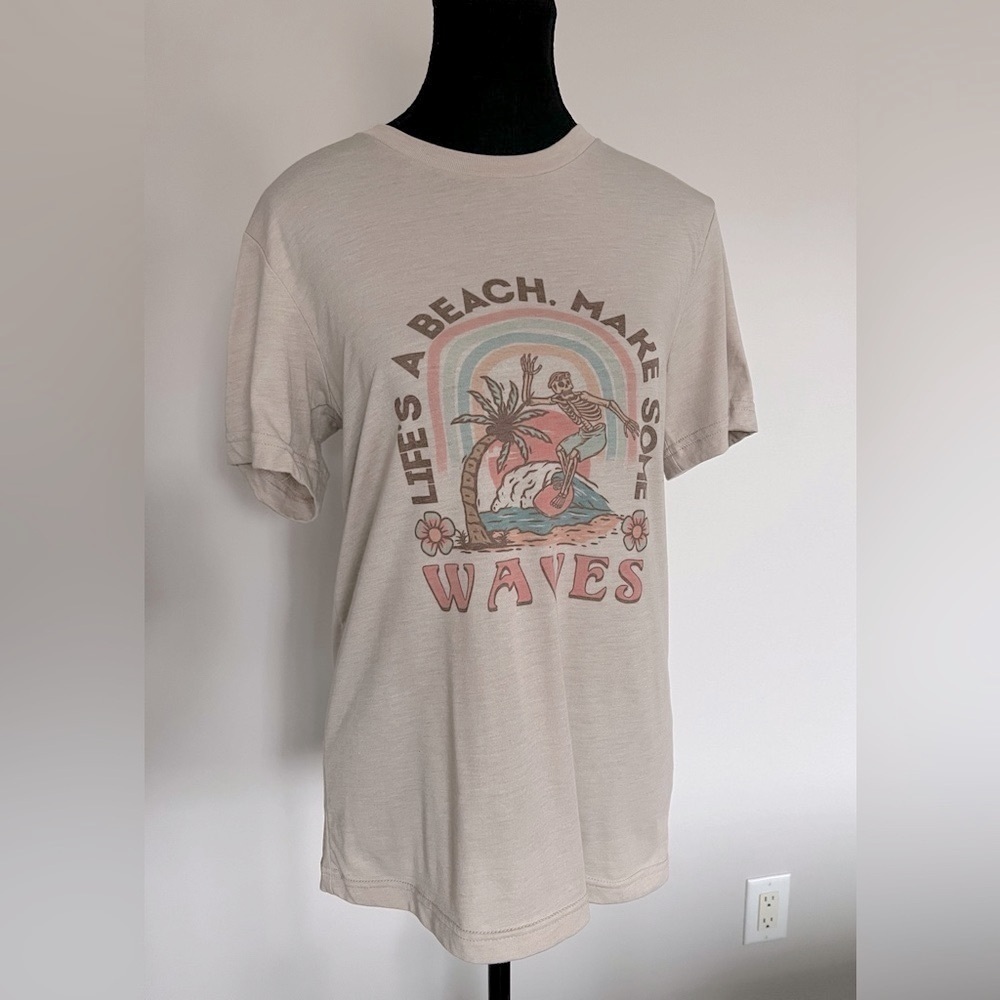 Graffic Lifes a Beach Short Sleeve Tee